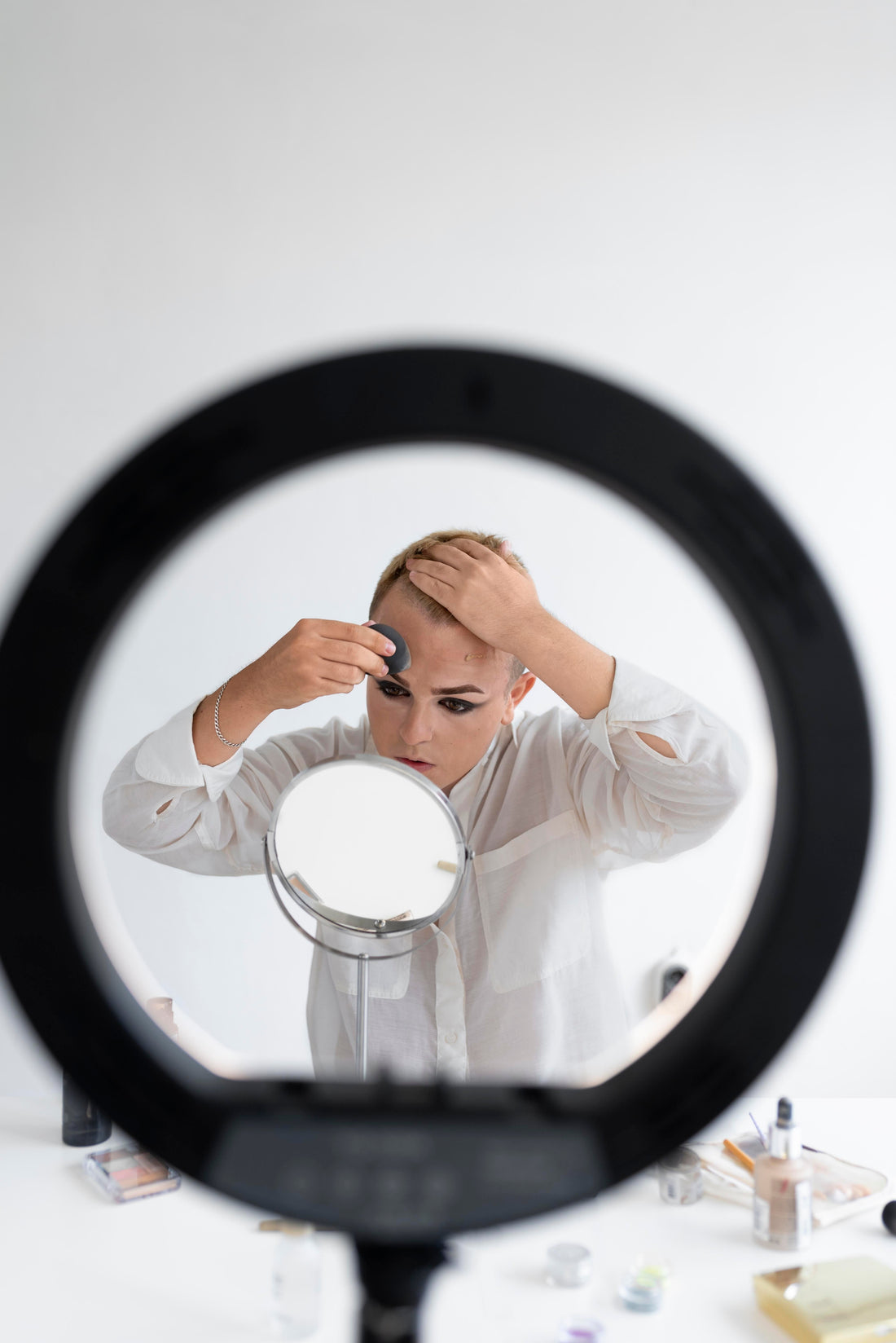 Loupe à col avec LED : liberté totale de mouvement